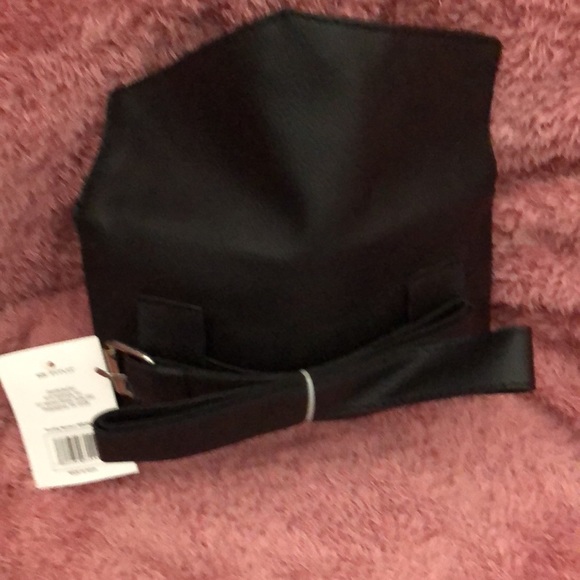 # 28 Black Small Fannypack - Picture 3 of 5